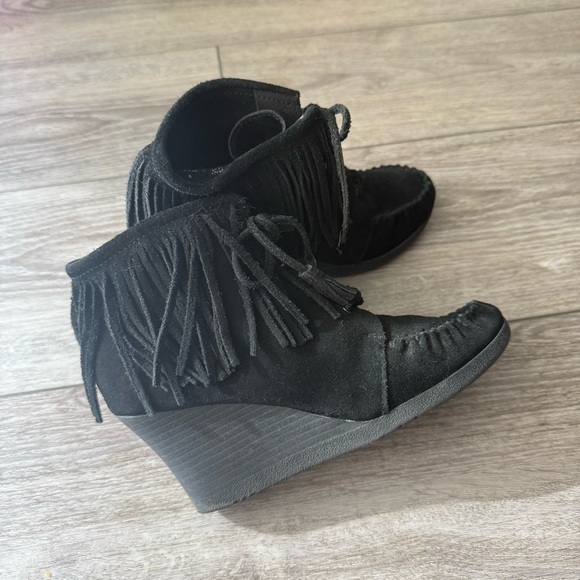 Minnetonka Black Lace-Up Fringe Wedge Booties - Picture 5 of 15